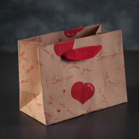Пакет крафт "Красные сердца" 16 х 8 х 12 см