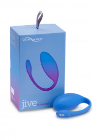 Вибро-яйцо для ношения Jive by We-Vibe Blue Незабываемое удовольствие. Jive by We-Vibe™ – это надеваемый удобный бесшумный вибратор для точки G. Играйте и совместно управляйте излюбой точки мира с помощью бесплатного приложения We-Connect™.Наслаждайтесь мощными вибрациями в спальне или носите вибратор Jive днем, чтобы сделать ваш день приятнее. Вибратор Jive вводится во влагалищеи незаметно носится под одеждой